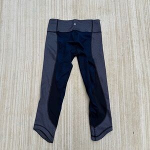 Lululemon NavyBlue Wunder Under
Crop Sashiko Cross Inkwell Size 4